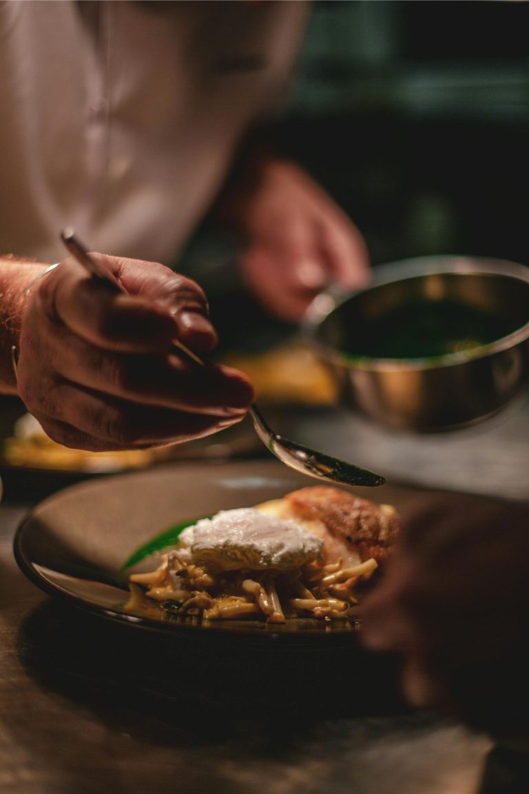 FLAVOR ROOTED IN PLACE
Savor seasonally inspired meals crafted with local ingredients from our professional chefs. Plus, enjoy great dining options in Morgan Valley.