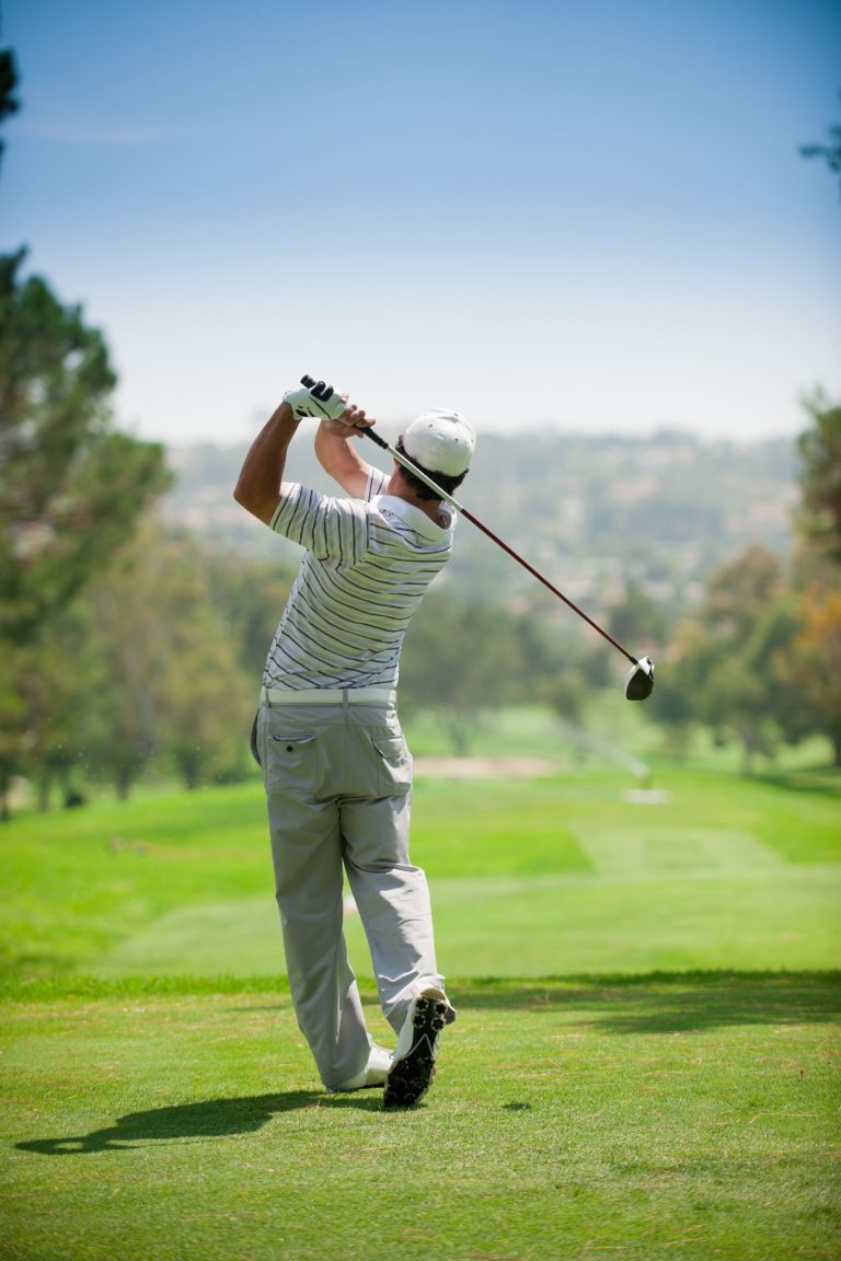 REFINE YOUR GAME 
Our secluded three-hole course offers a relaxed and elegant setting for casual rounds and quiet practice. Framed by mountain views, it’s golf reimagined for peaceful play.